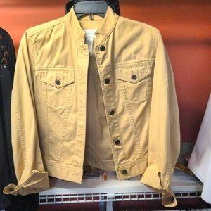 Jean jacket. Two working pockets in front. Buttons down front.